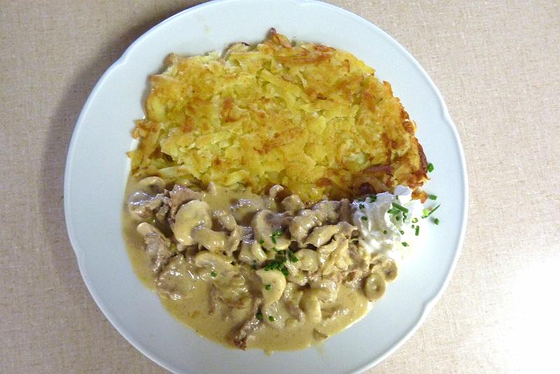 P1040591.JPG - Kalbsgeschnetzeltes Rösti